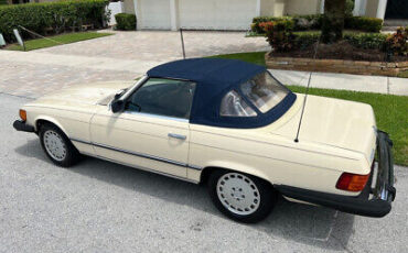 Mercedes-Benz-300-Series-Cabriolet-1983-6