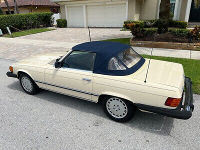 Mercedes-Benz-300-Series-Cabriolet-1983-6