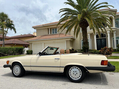 Mercedes-Benz-300-Series-Cabriolet-1983-9