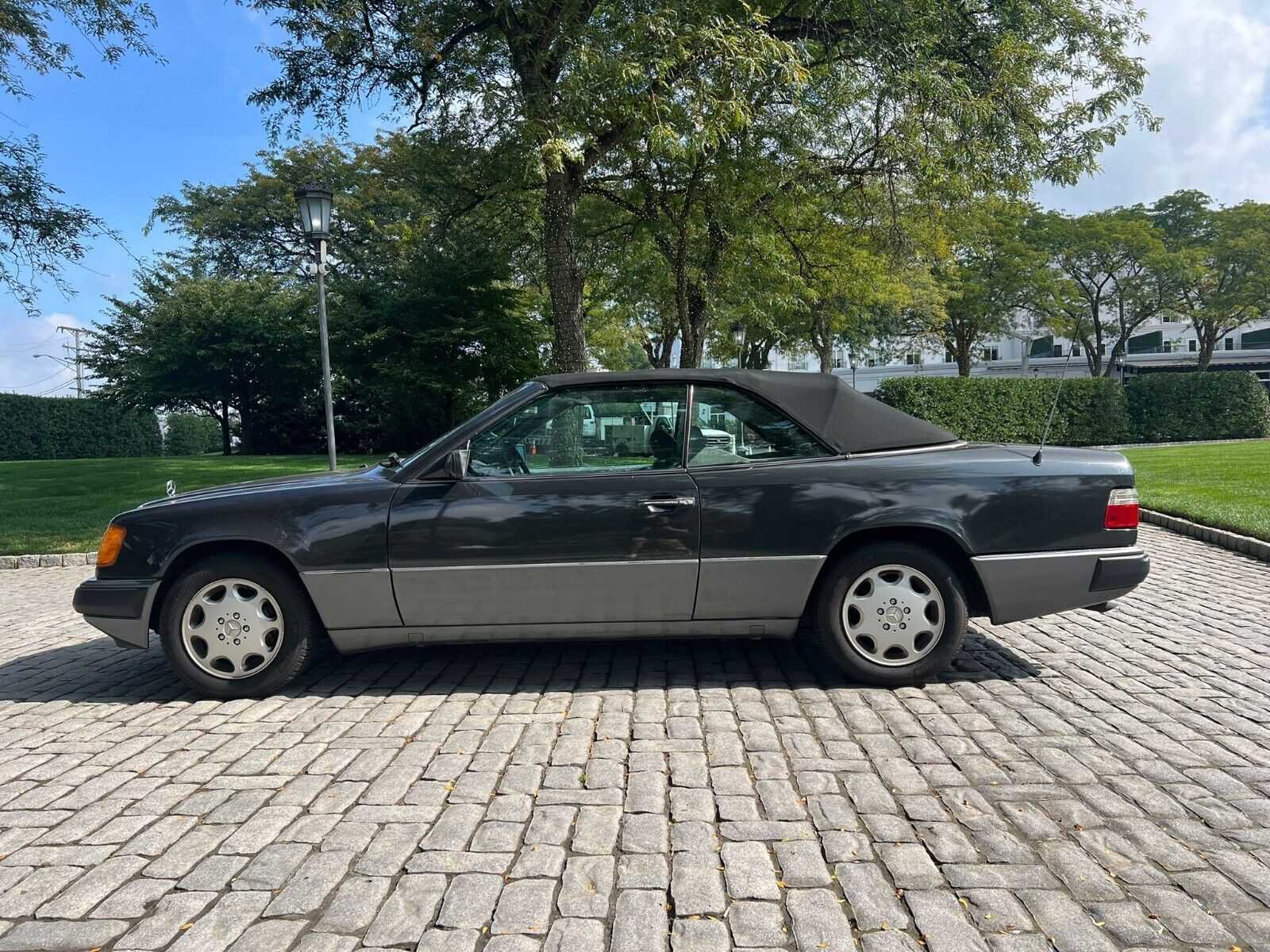 Mercedes-Benz-300-Series-Cabriolet-1993-1