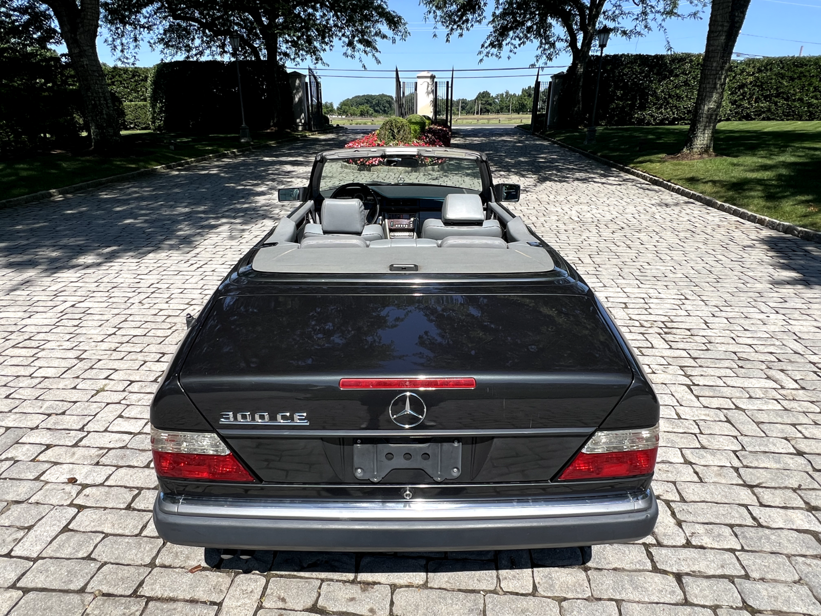 Mercedes-Benz-300-Series-Cabriolet-1993-11