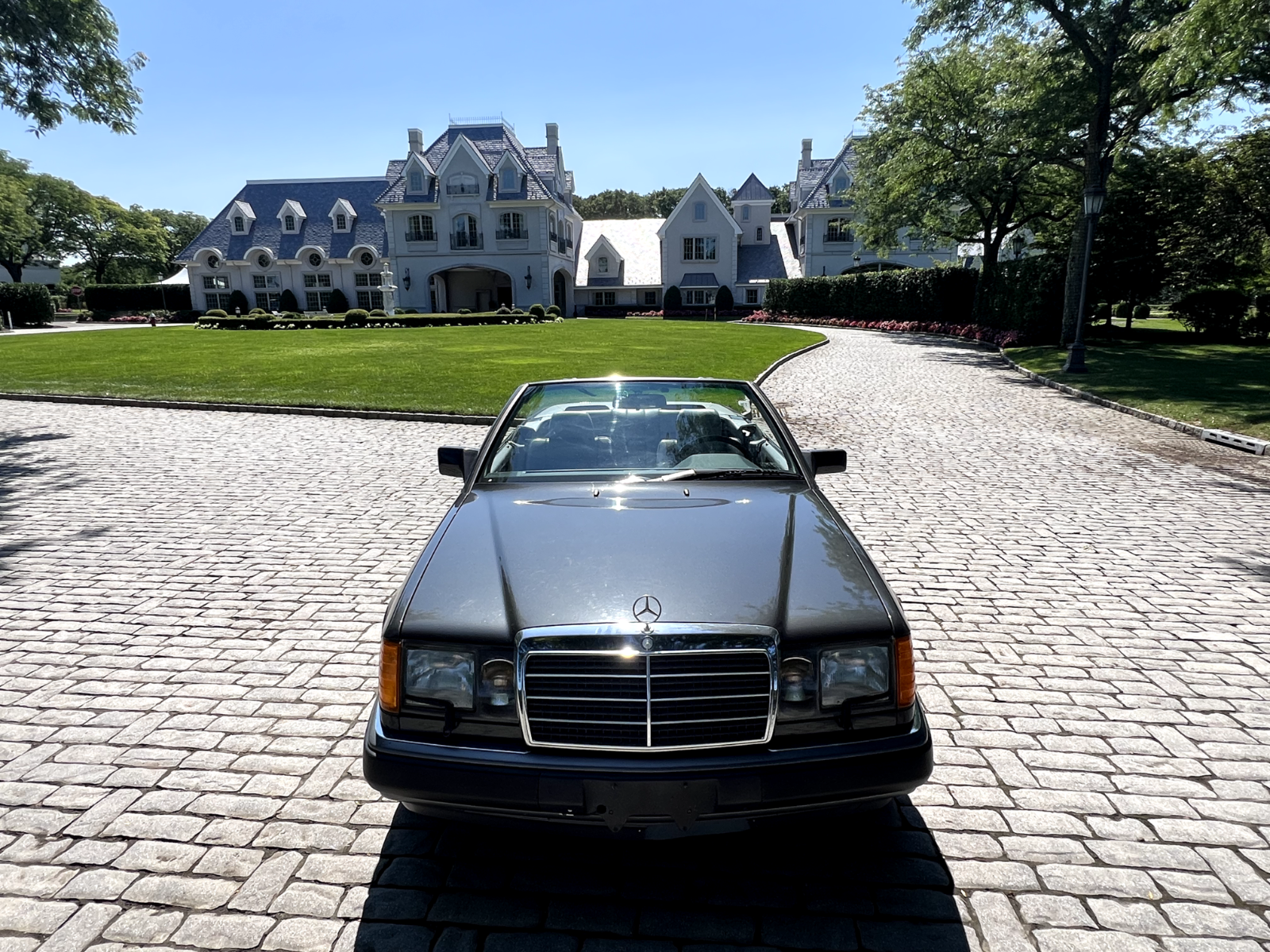 Mercedes-Benz-300-Series-Cabriolet-1993-4