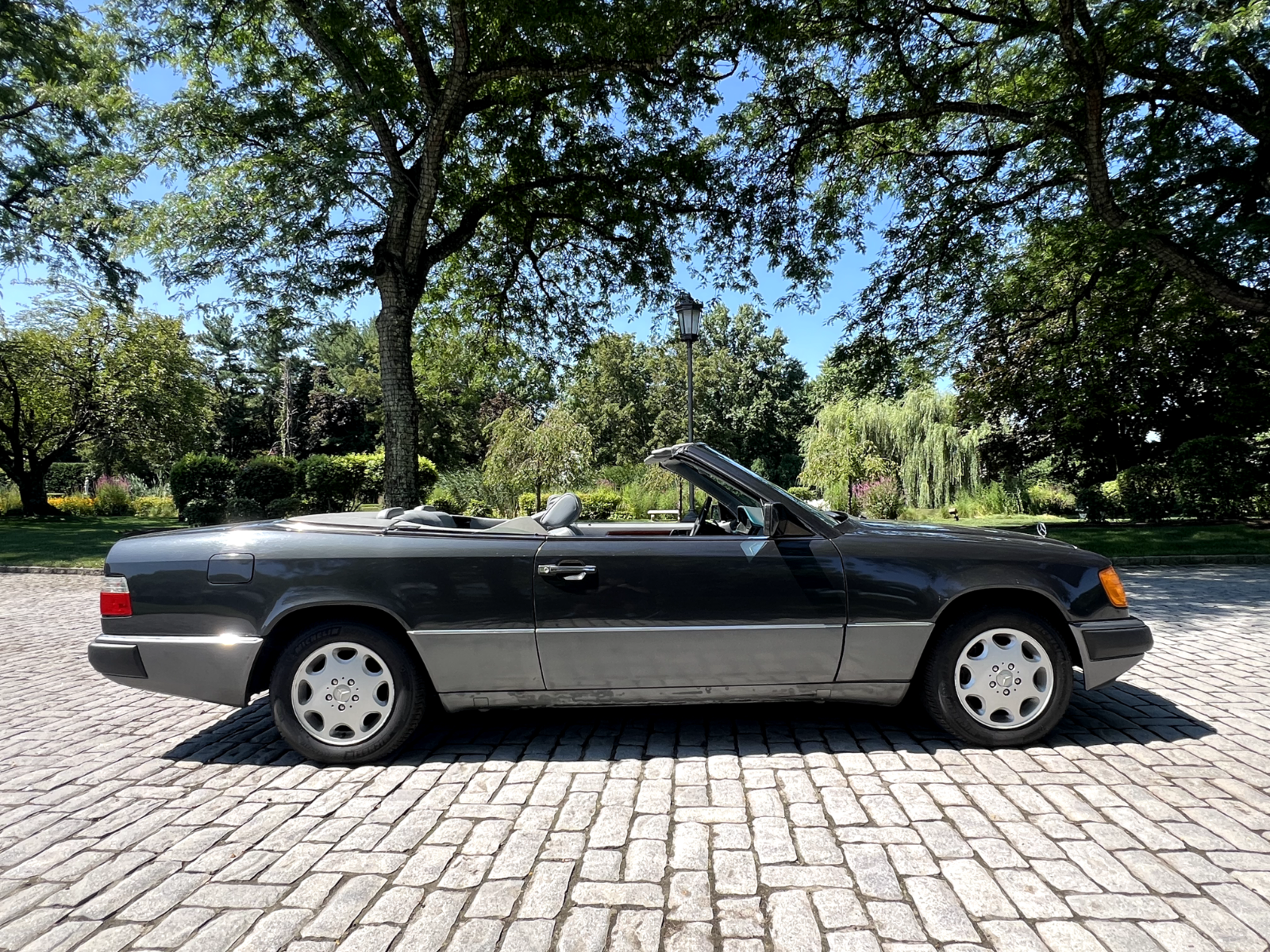 Mercedes-Benz-300-Series-Cabriolet-1993-7