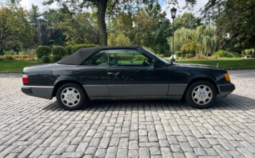 Mercedes-Benz-300-Series-Cabriolet-1993-8