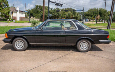 Mercedes-Benz-300-Series-Coupe-1982-2