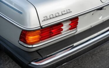 Mercedes-Benz-300-Series-Coupe-1982-7