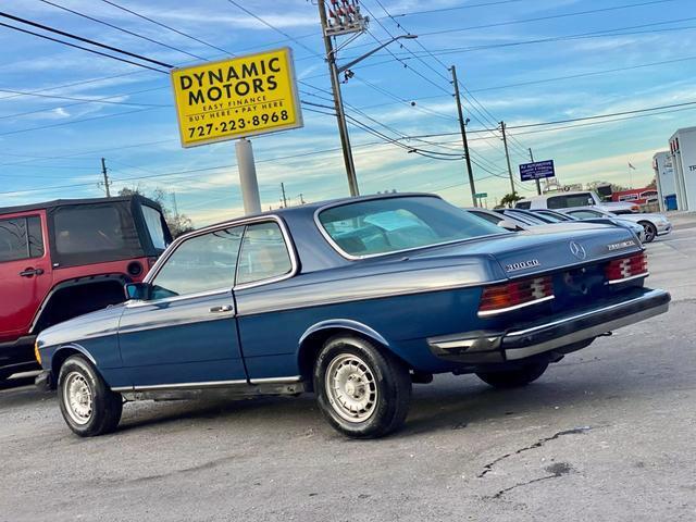 Mercedes-Benz-300-Series-Coupe-1984-3