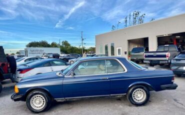 Mercedes-Benz-300-Series-Coupe-1984-4