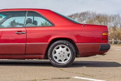 Mercedes-Benz-300-Series-Coupe-1991-4