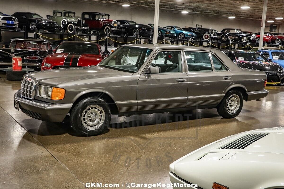 Mercedes-Benz-380SEL-Berline-1983-8