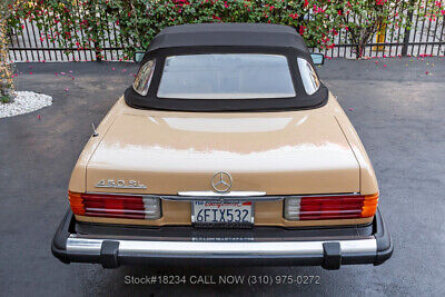 Mercedes-Benz-400-Series-1976-10