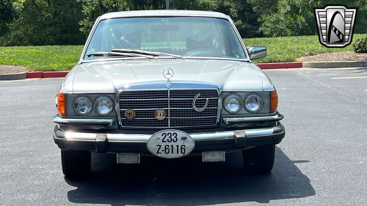 Mercedes-Benz-400-Series-1977-2