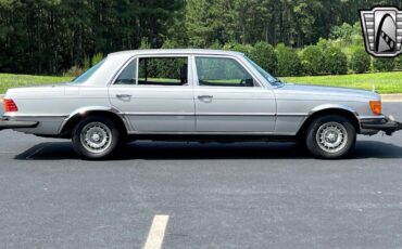 Mercedes-Benz-400-Series-1977-5