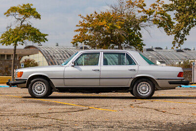 Mercedes-Benz-400-Series-Berline-1979-2