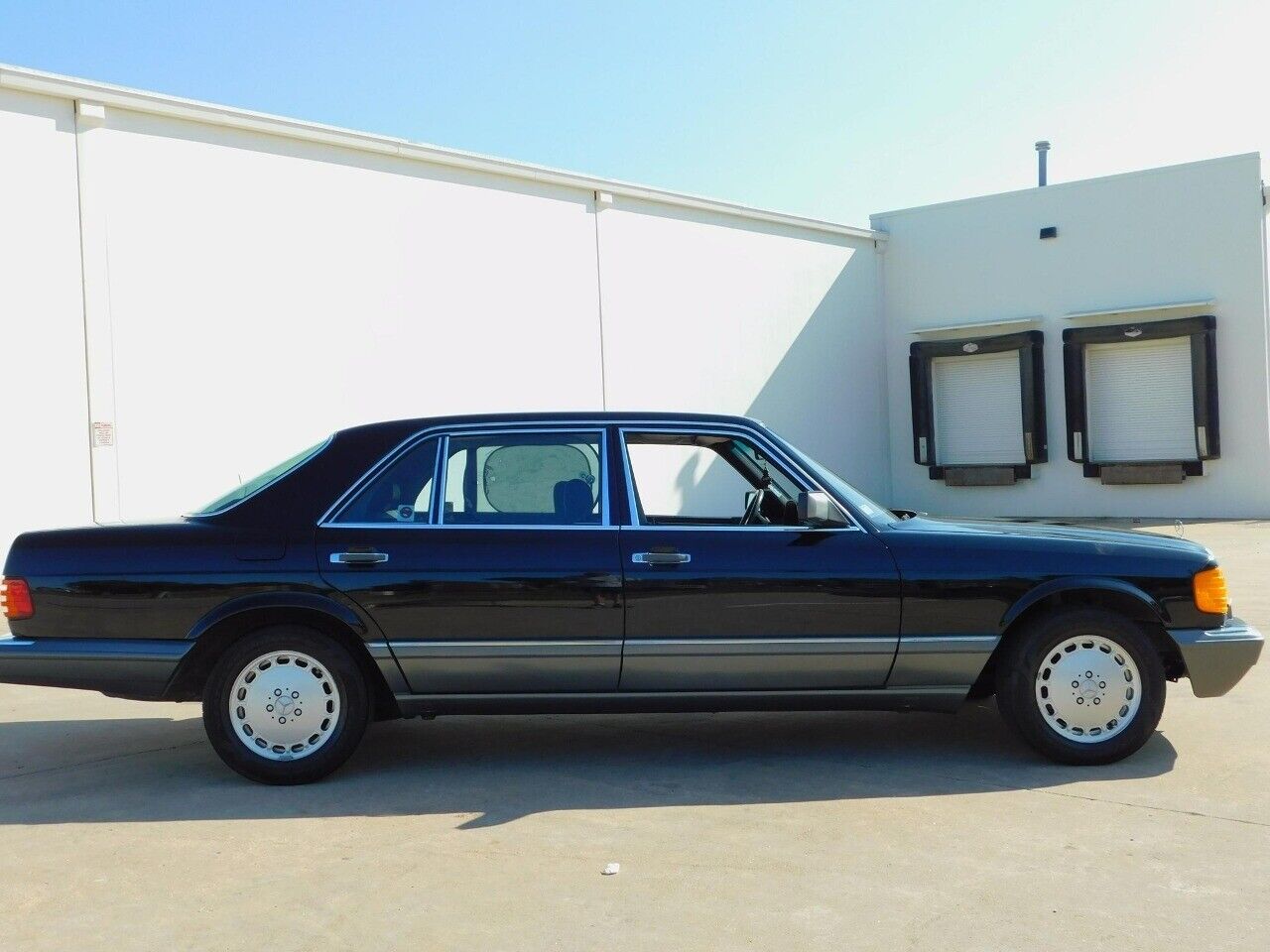 Mercedes-Benz-400-Series-Berline-1991-8