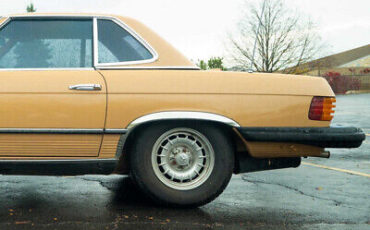 Mercedes-Benz-400-Series-Cabriolet-1977-4