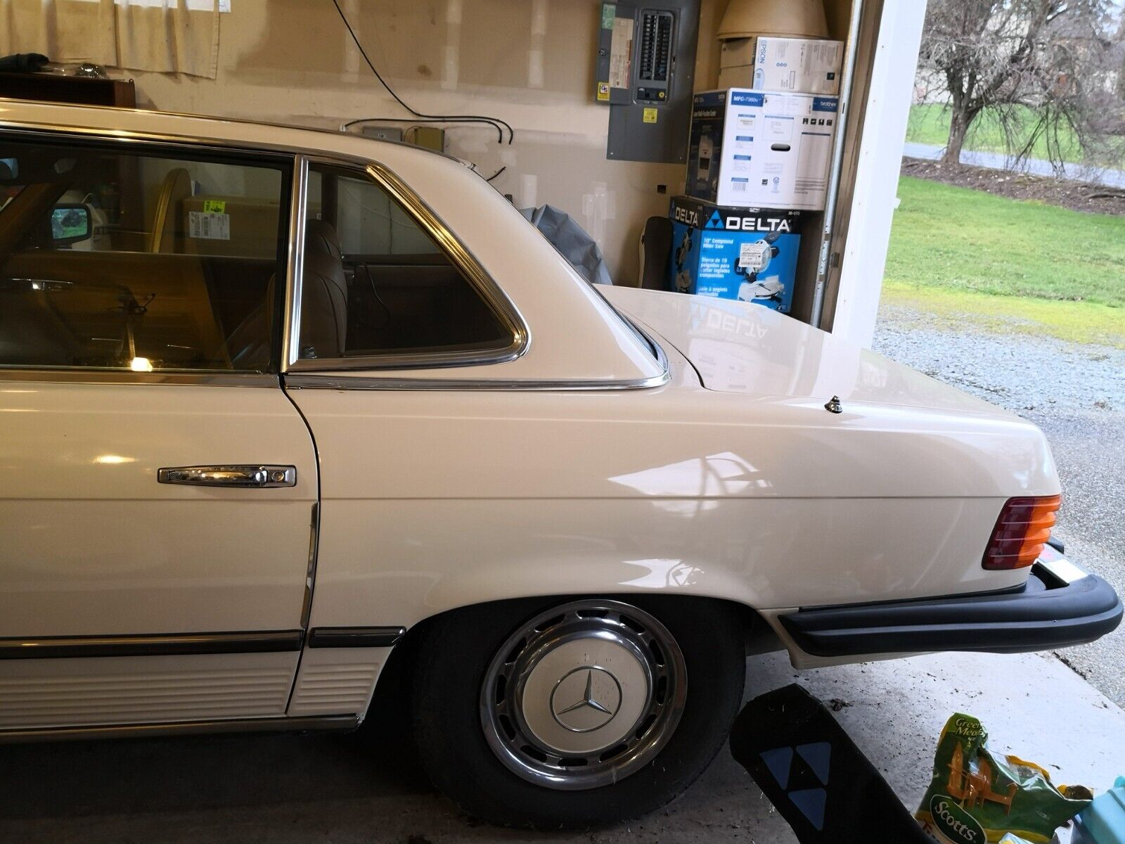 Mercedes-Benz-400-Series-Coupe-1977-6