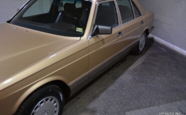 Mercedes-Benz-500-Series-1986-5