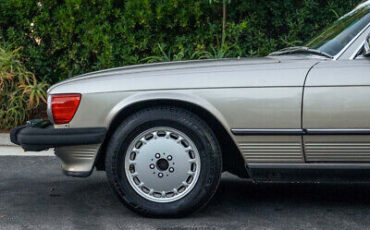 Mercedes-Benz-500-Series-Cabriolet-1988-3