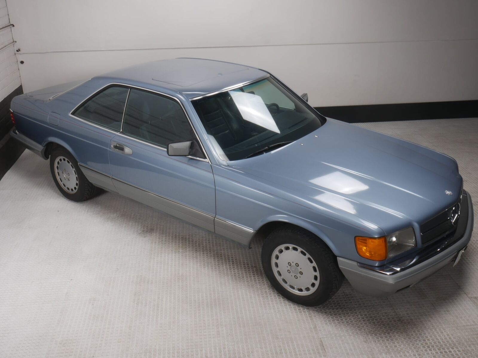 Mercedes-Benz-500-Series-Coupe-1985-1