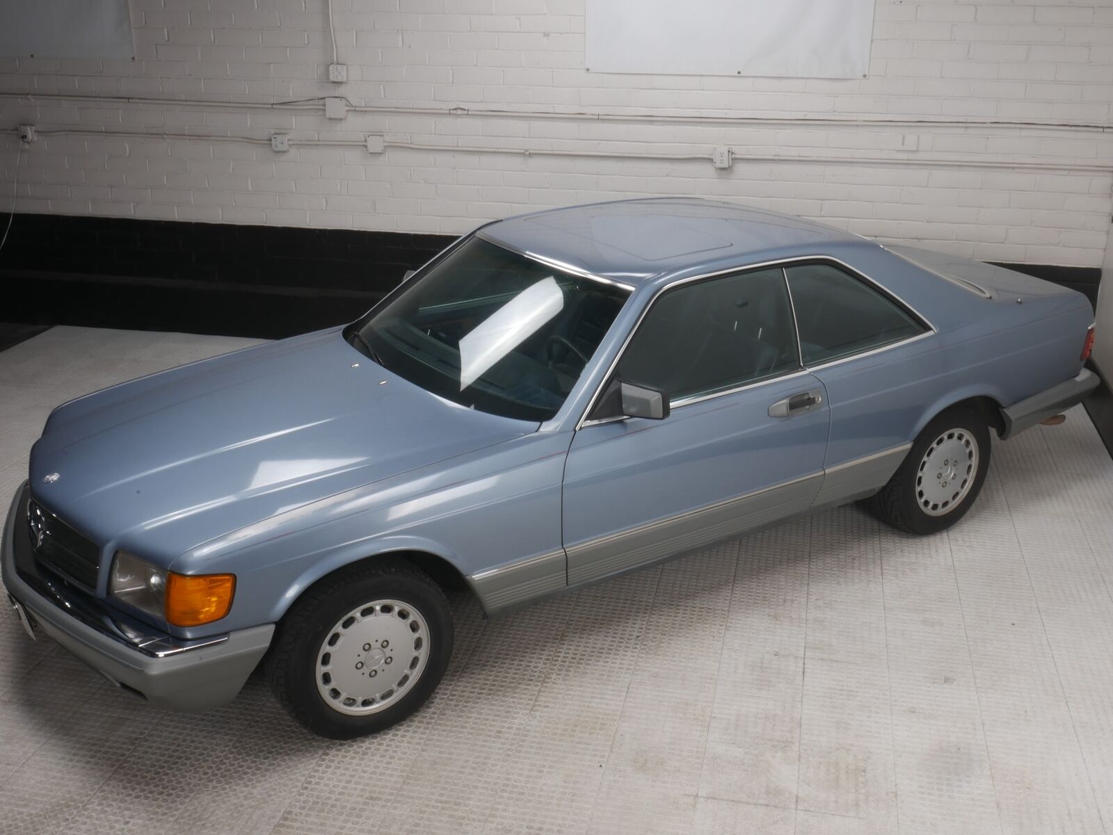 Mercedes-Benz-500-Series-Coupe-1985-7