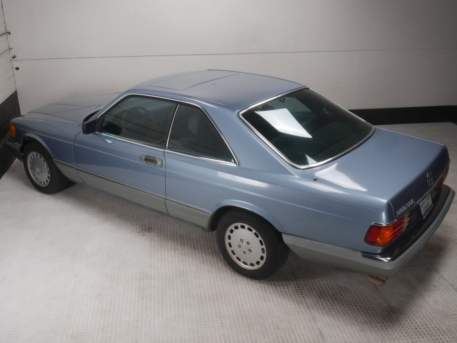 Mercedes-Benz-500-Series-Coupe-1985-9