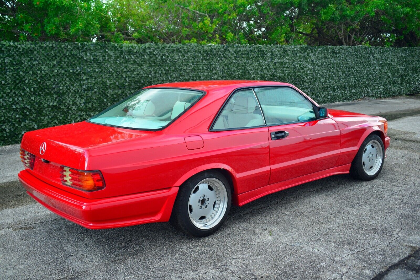 Mercedes-Benz-500-Series-Coupe-1987-6