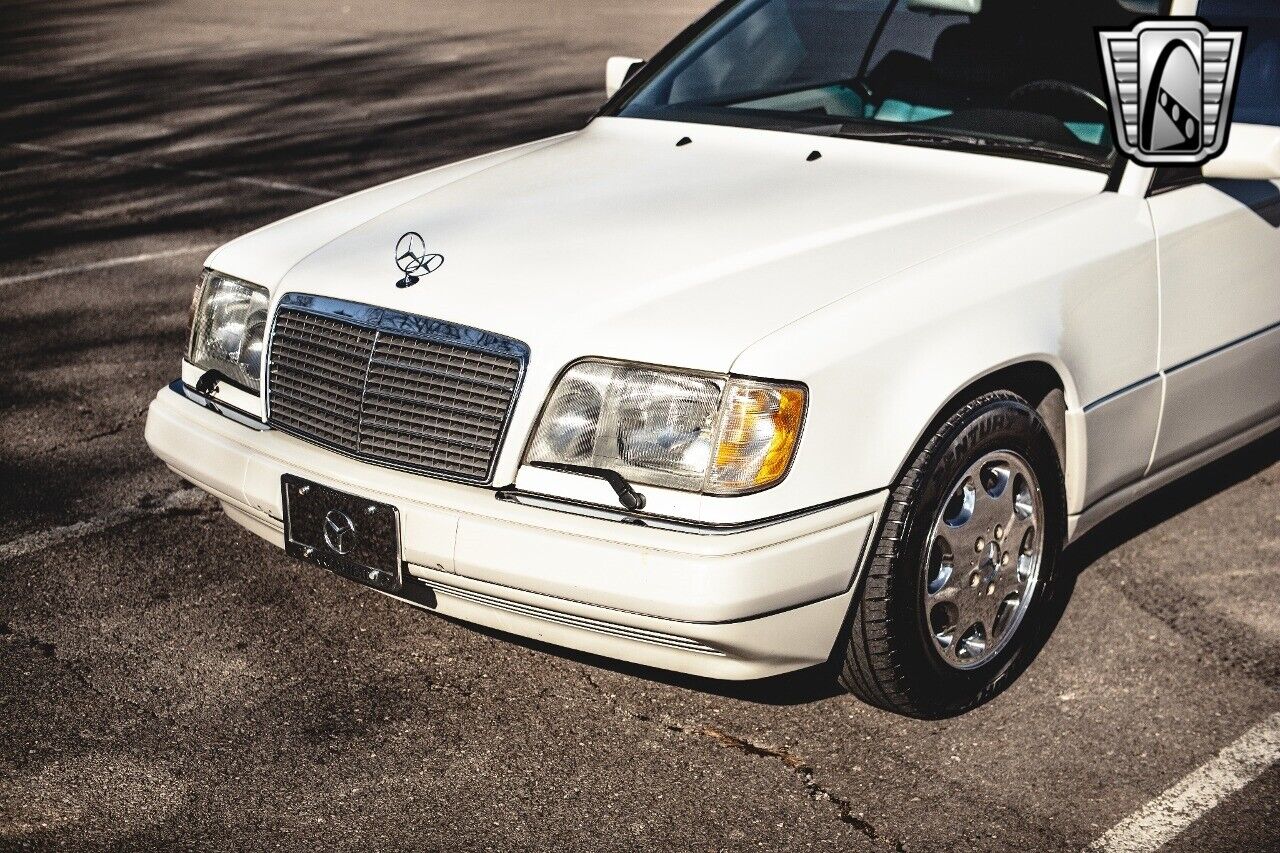 Mercedes-Benz-E-Class-1995-10