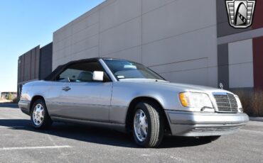 Mercedes-Benz-E-Class-1995-8