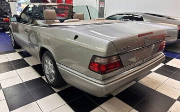 Mercedes-Benz-E-Class-Cabriolet-1995-22