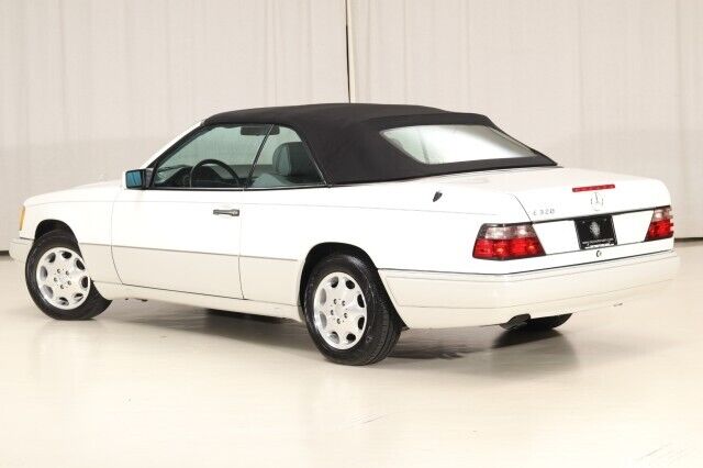 Mercedes-Benz-E-Class-Cabriolet-1995-27