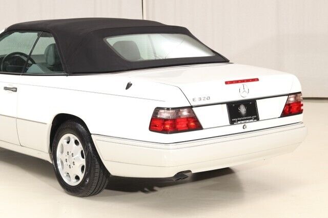 Mercedes-Benz-E-Class-Cabriolet-1995-29