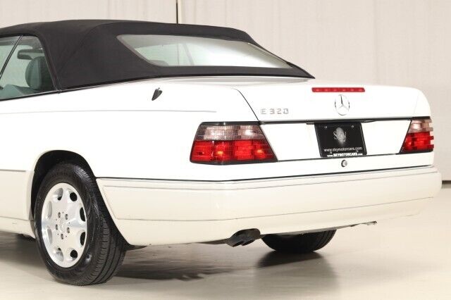 Mercedes-Benz-E-Class-Cabriolet-1995-30