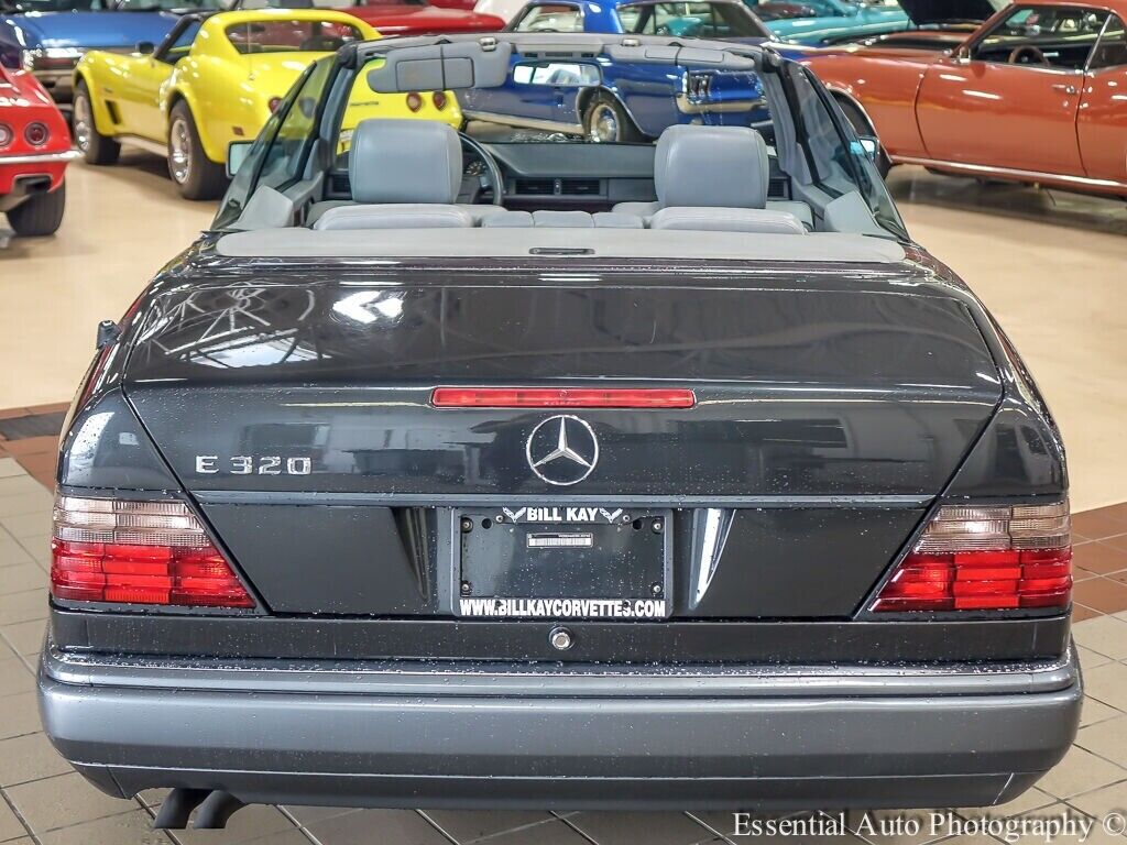 Mercedes-Benz-E-Class-Cabriolet-1995-7