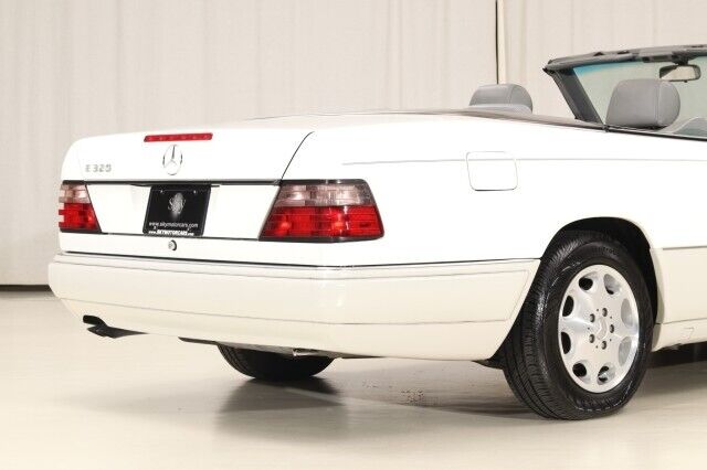 Mercedes-Benz-E-Class-Cabriolet-1995-8