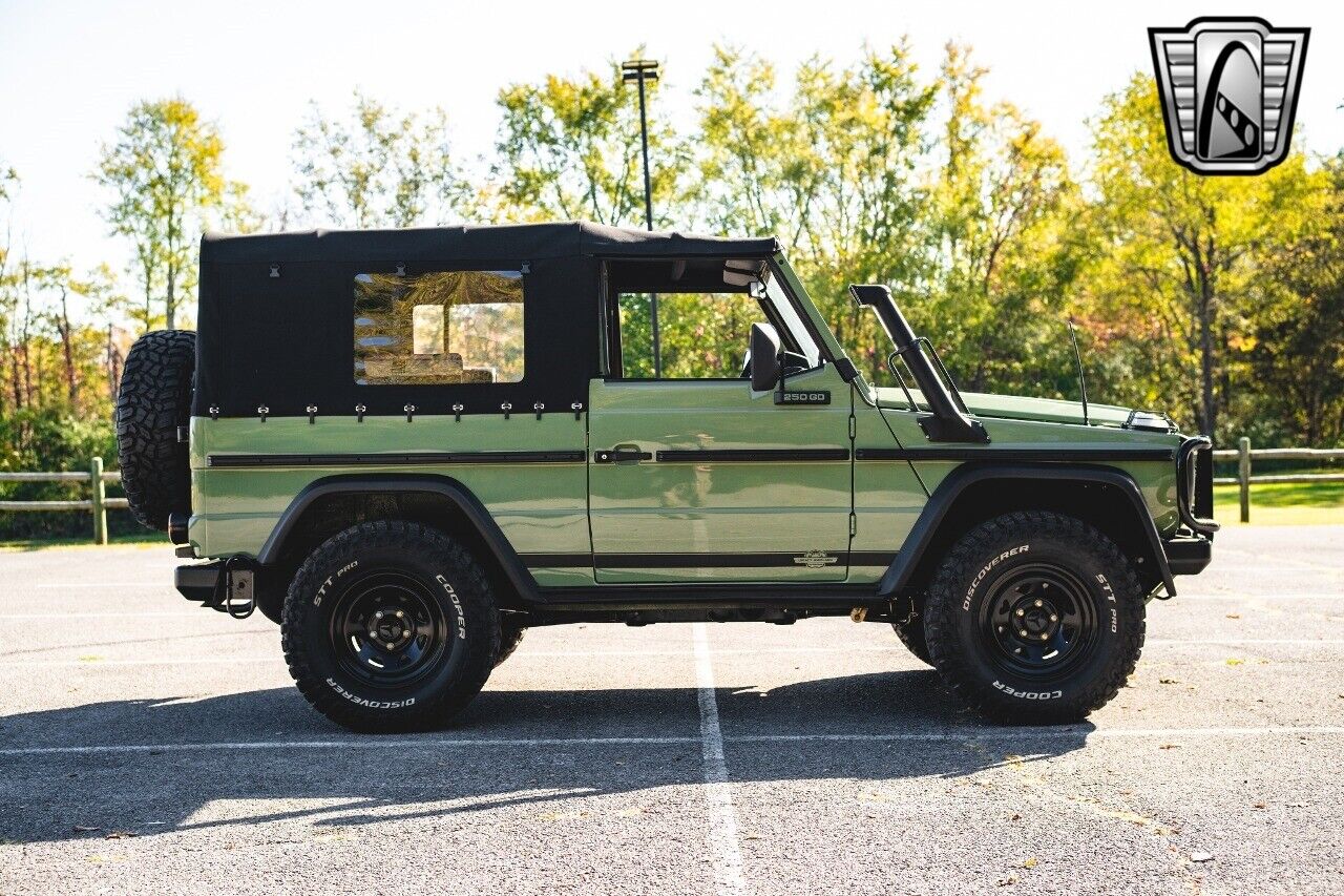 Mercedes-Benz-G-Class-Cabriolet-1990-7