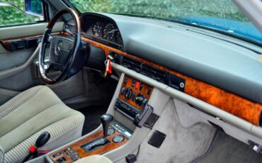 Mercedes-Benz-S-Class-Berline-1985-15