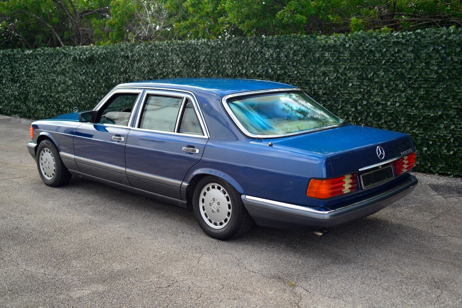 Mercedes-Benz-S-Class-Berline-1985-34