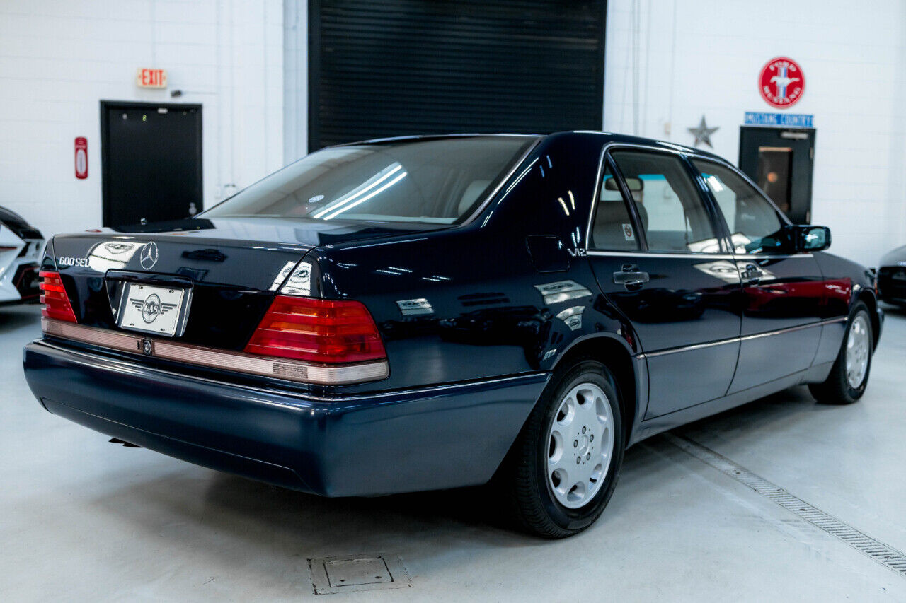 Mercedes-Benz-S-Class-Berline-1993-6