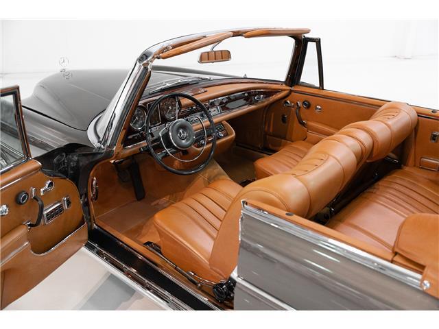 Mercedes-Benz-S-Class-Cabriolet-1967-16