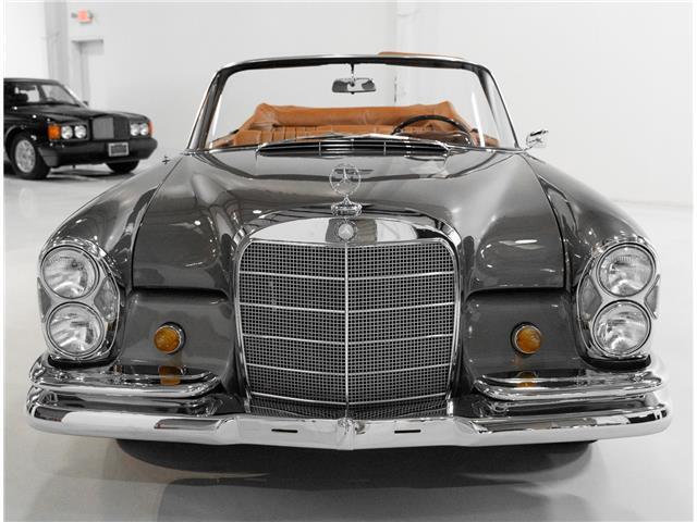 Mercedes-Benz-S-Class-Cabriolet-1967-4