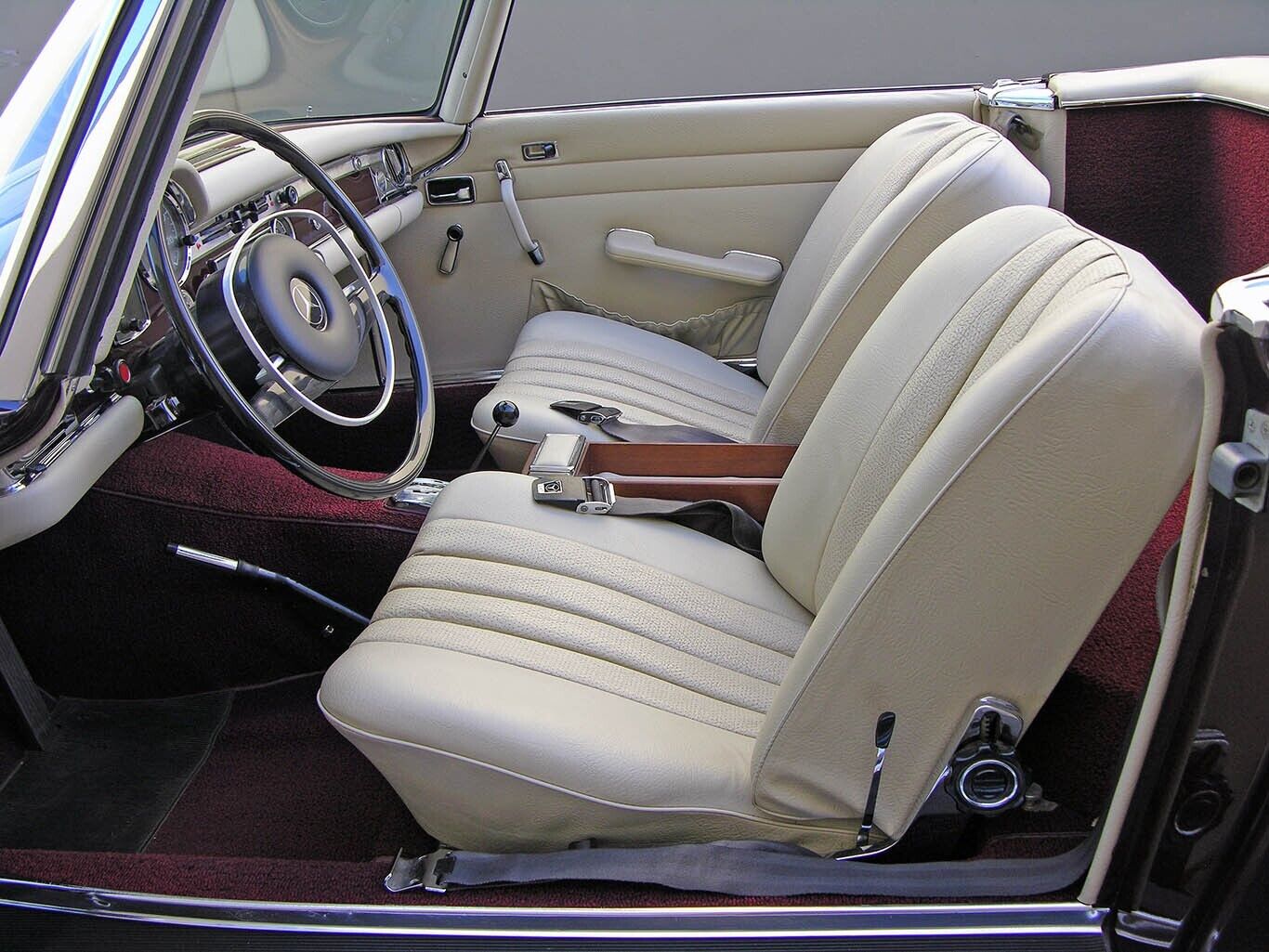 Mercedes-Benz-SL-Class-1968-17