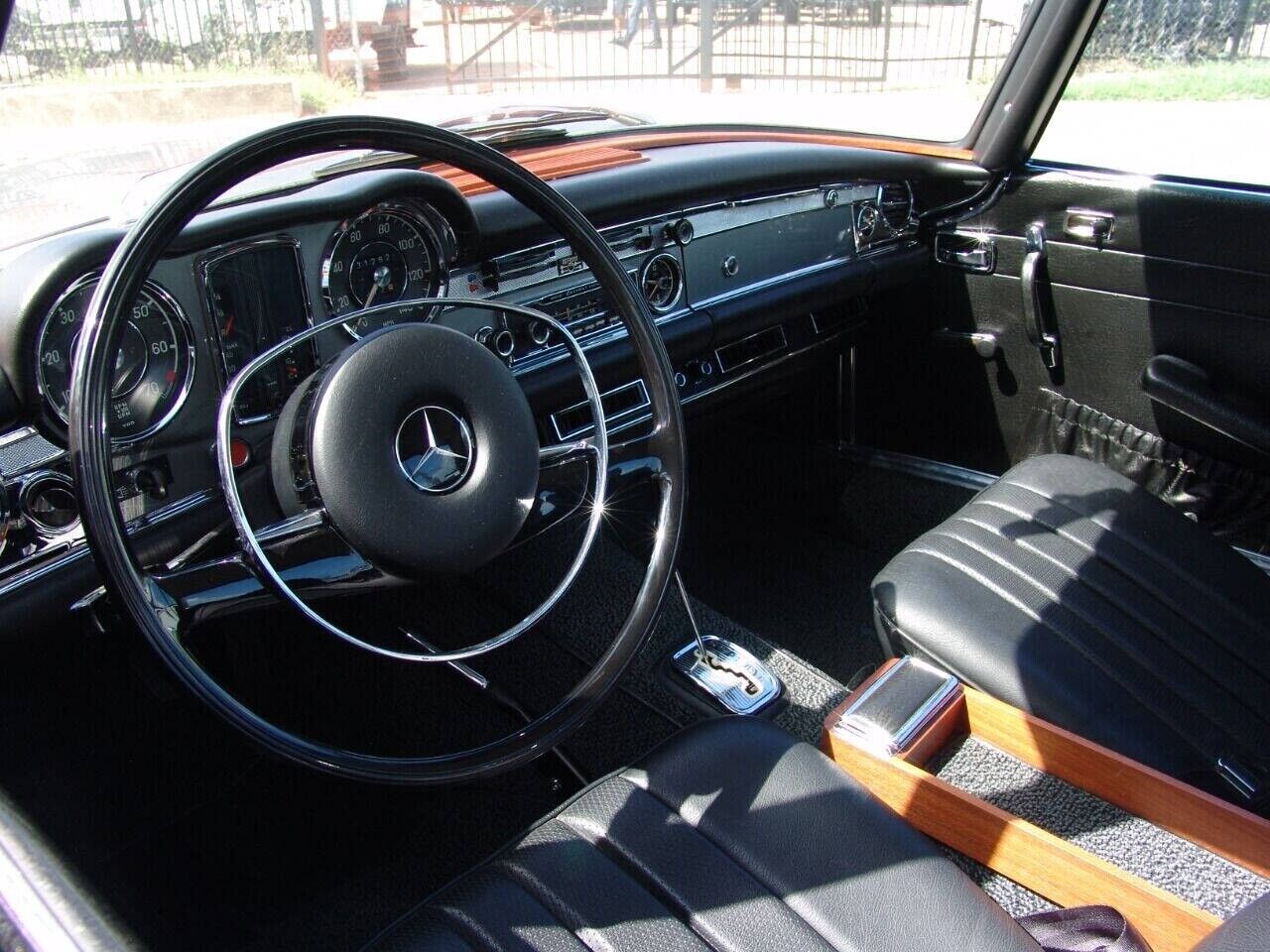 Mercedes-Benz-SL-Class-1970-11