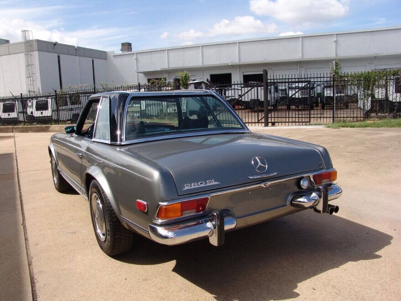 Mercedes-Benz-SL-Class-1970-23