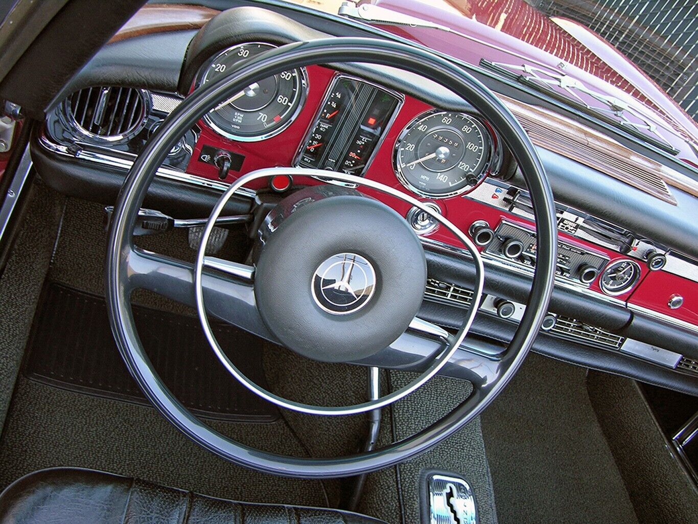 Mercedes-Benz-SL-Class-1970-29