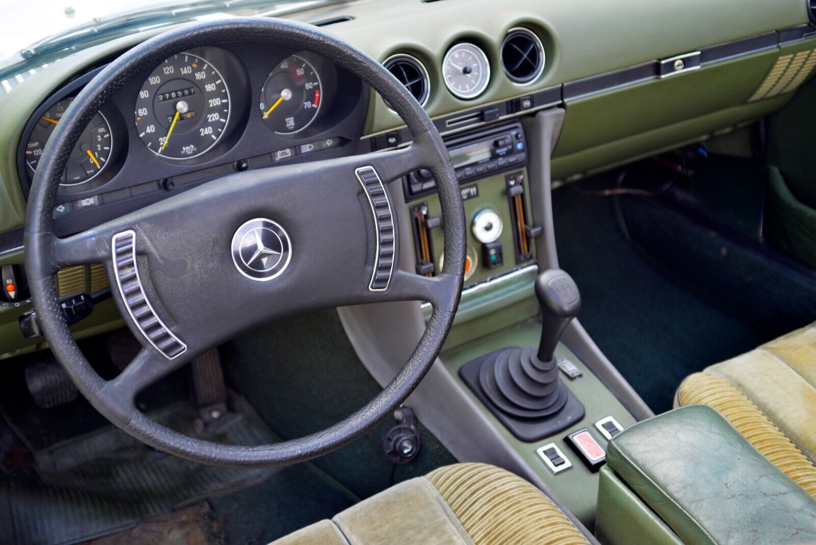 Mercedes-Benz-SL-Class-1972-18