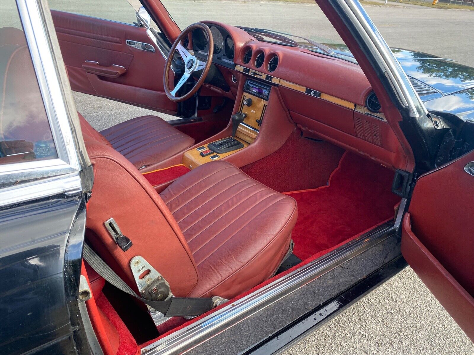 Mercedes-Benz-SL-Class-1975-14