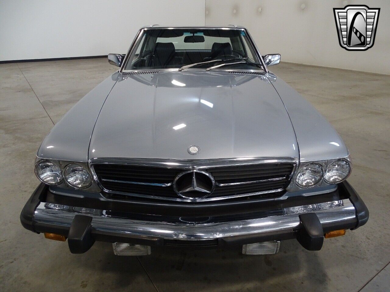 Mercedes-Benz-SL-Class-1983-3