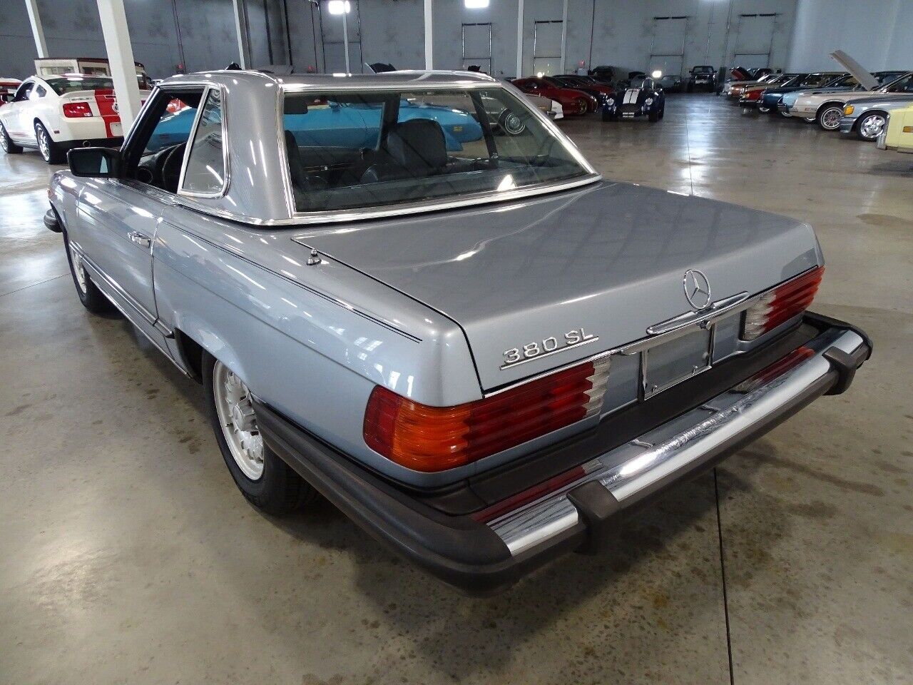 Mercedes-Benz-SL-Class-1983-5