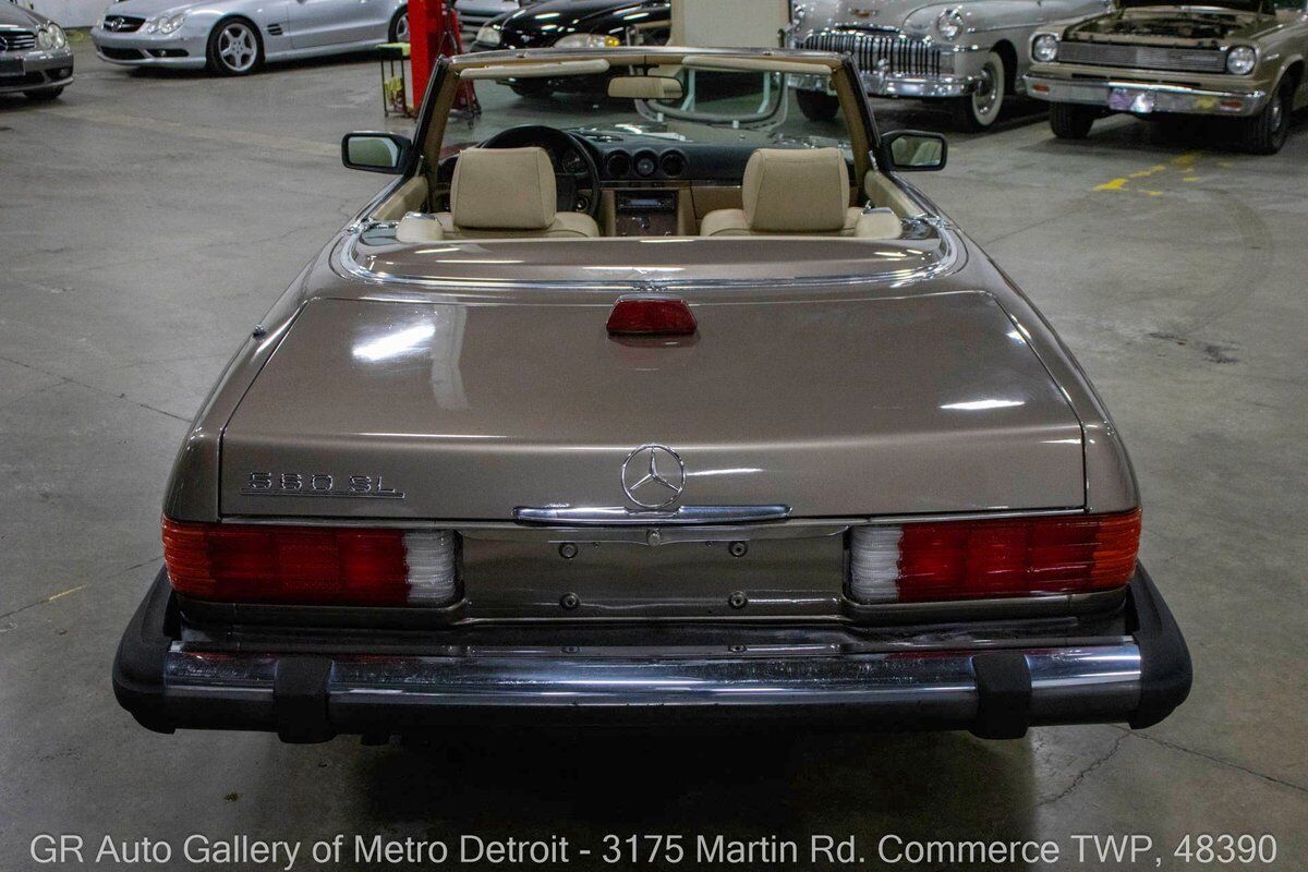 Mercedes-Benz-SL-Class-1987-6